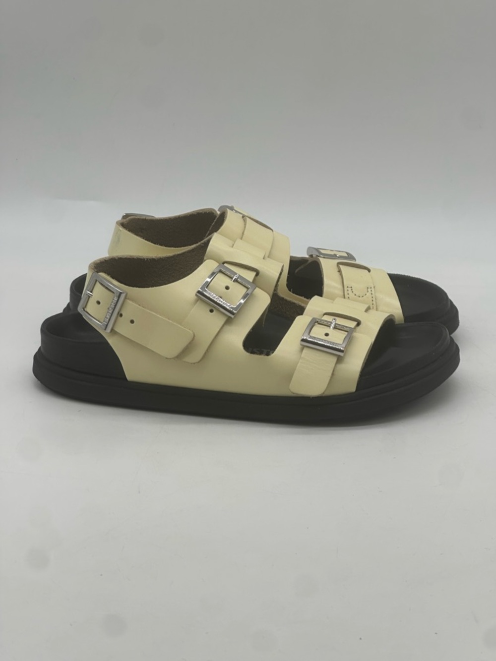 Birkenstock Cannes Leather Buckled Sandals. Size 5